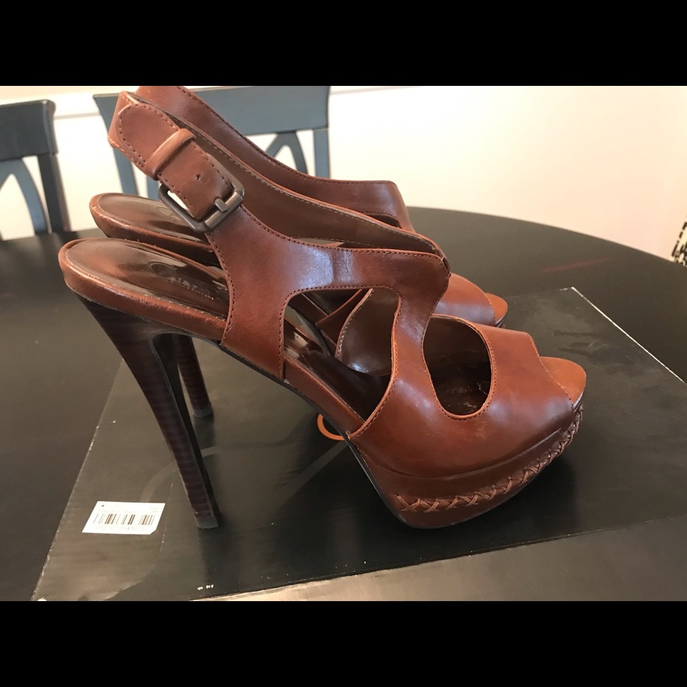 Carlos Santana brown leather heels